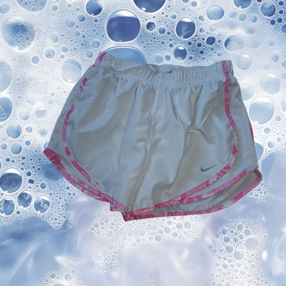 Nike Women's White and Pink Running Shorts! 🏃‍♀️🌸 #Nike #Shorts #Women